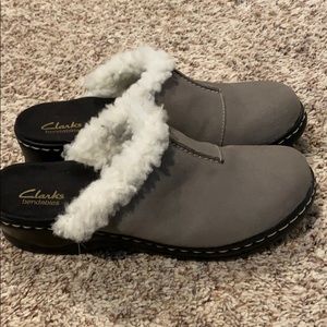 Clark’s Bendables black clogs